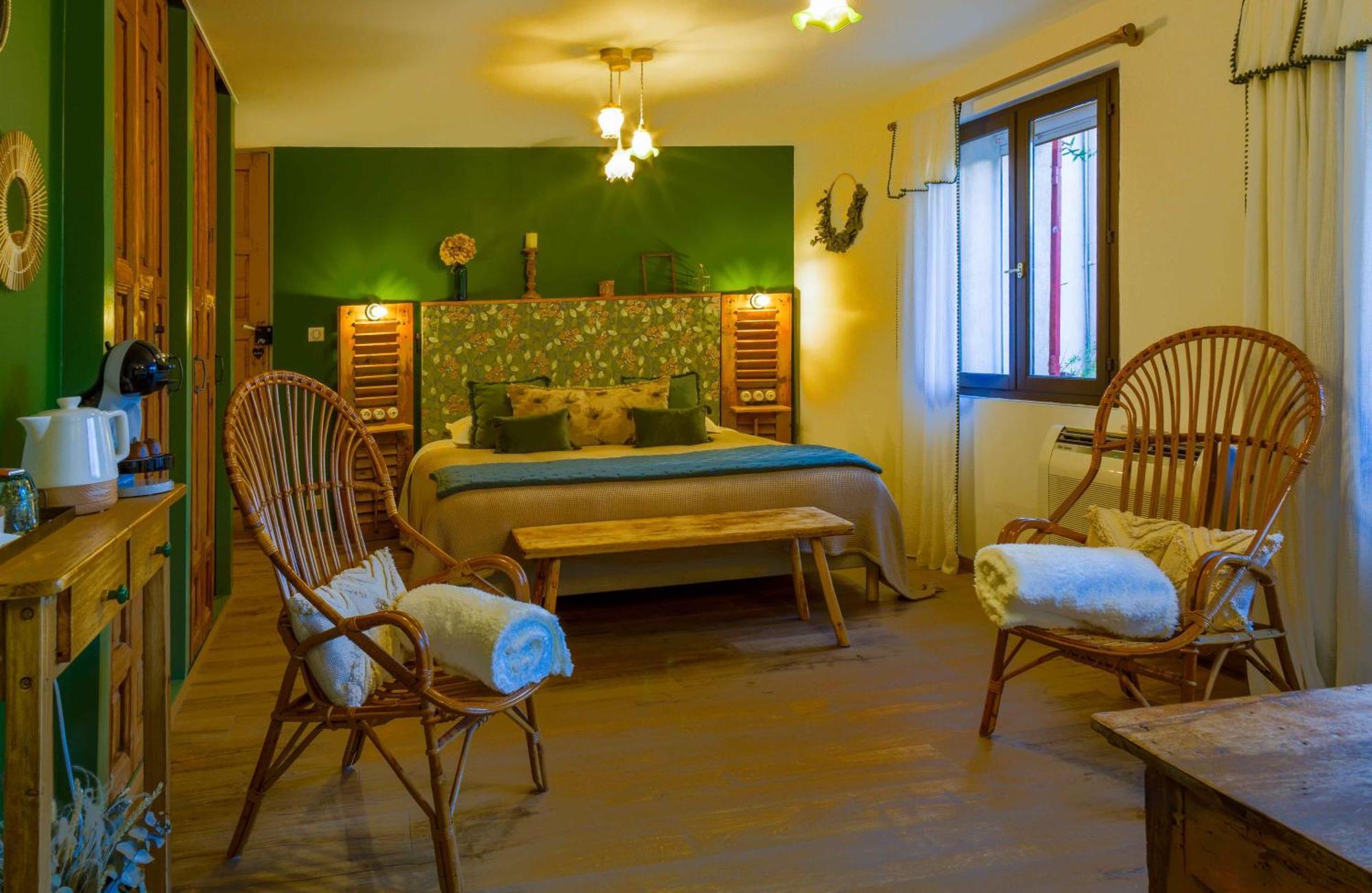Chambres D'Hotes L'Oreliane En Provence Only Adult Chateauneuf-de-Gadagne Екстер'єр фото